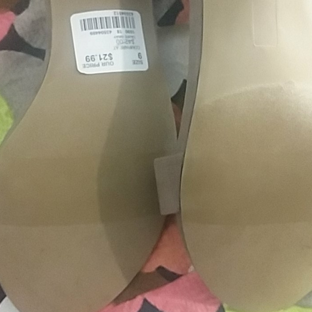 Shoes - Picture 3 of 6